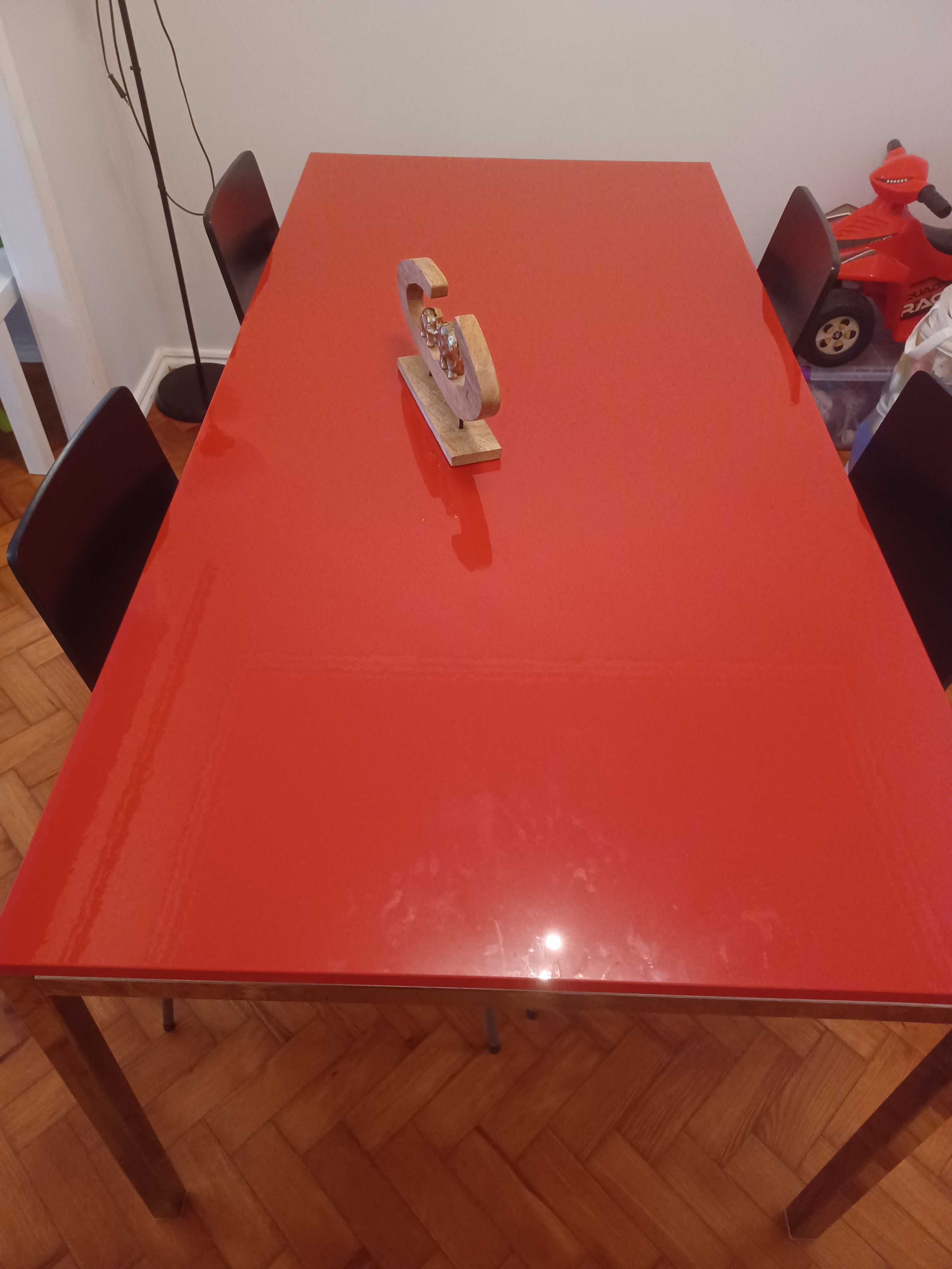 Mesa de jantar com cadeiras