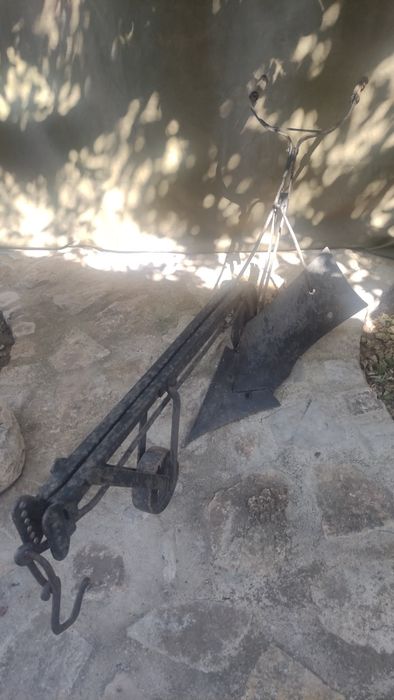Charrua antiga para jardim