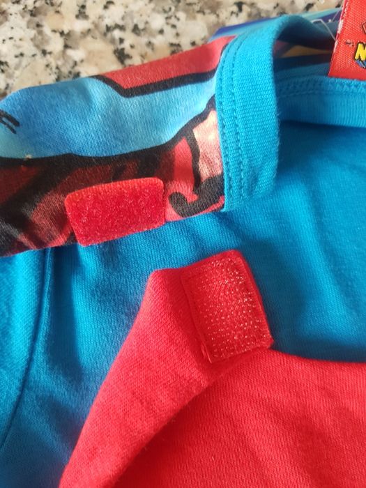 Camisola SUPERMAN com capa amovível - Tamanho 3- 4 Anos