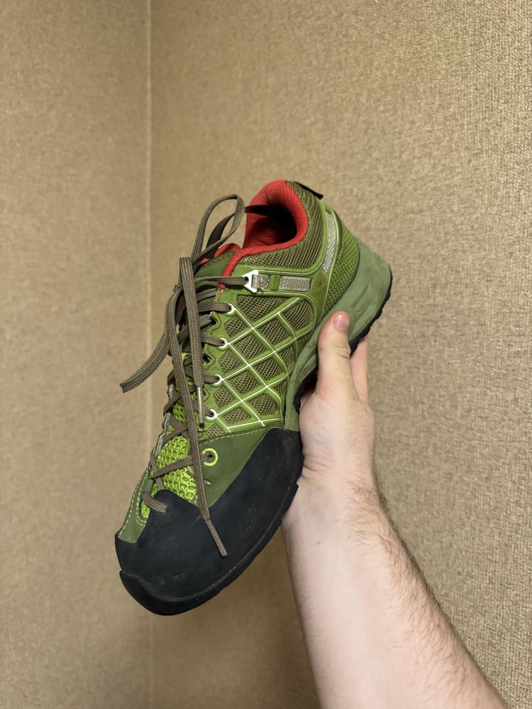 Трекинговые кроссовки salewa wildfire 42p.