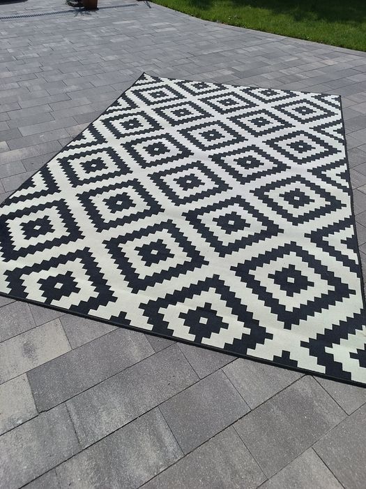 Dywan Ikea 200x300cm geometryczne wzory biały czarny