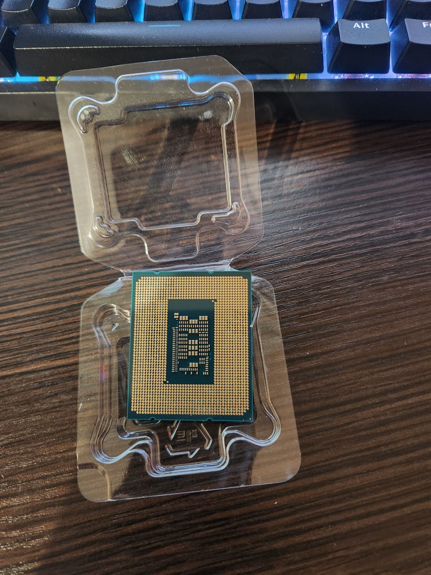 Процесор core I3 12100f