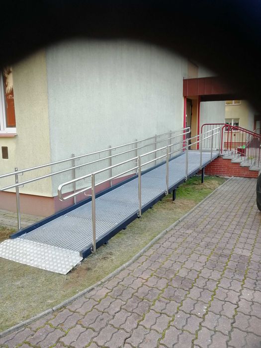 Podjazd dla niepełnosprawnych