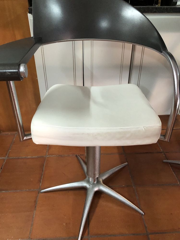 Cadeiras cabeleireiro €100 cada