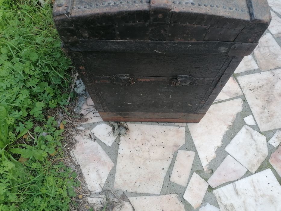 Arca antiga em madeira