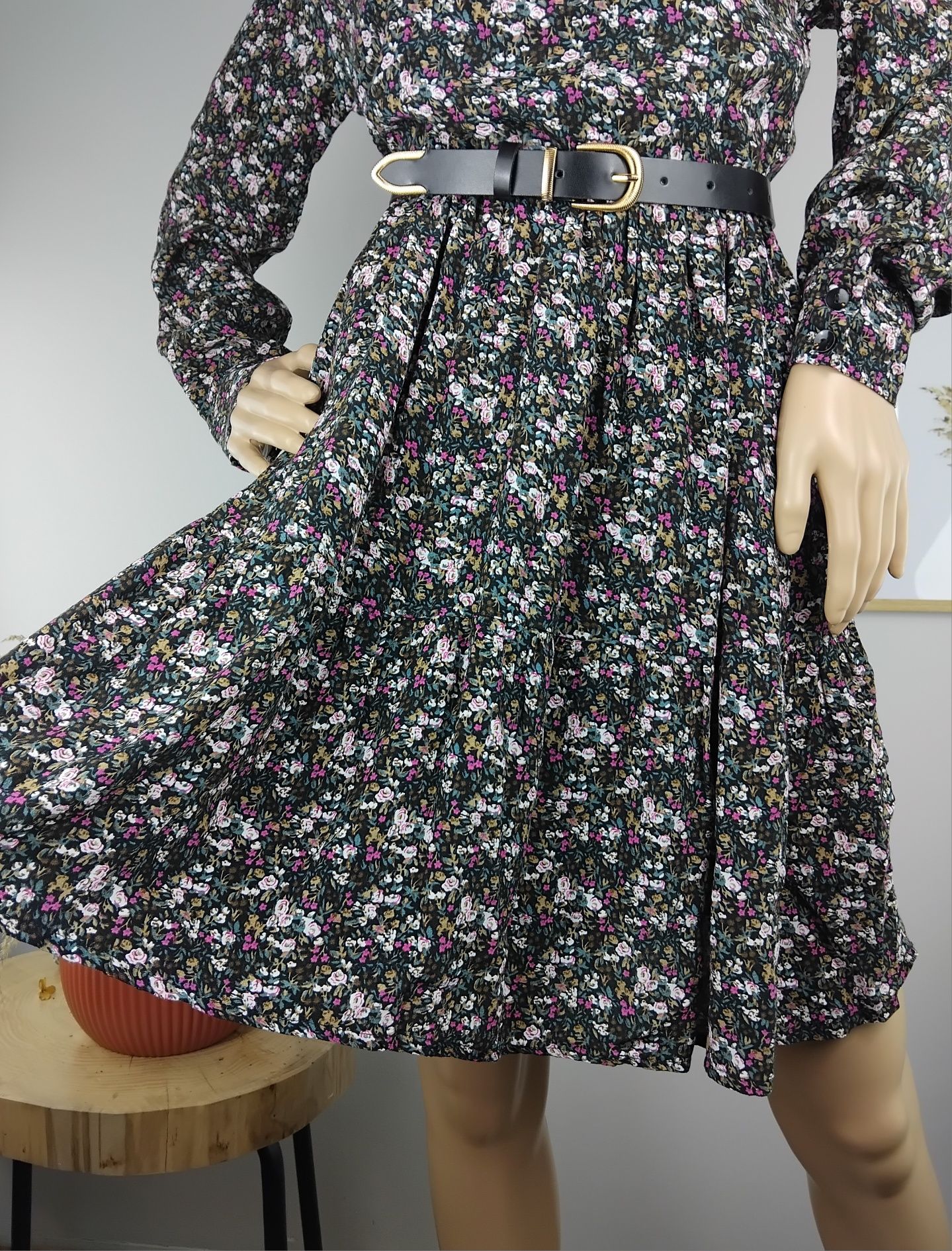 Wiskozowa sukienka w kwiatki answear 100 wiskoza rozkloszowana vintage