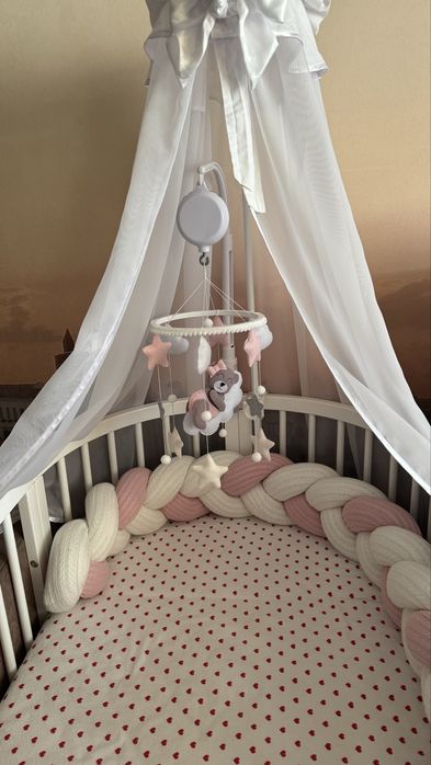 Дитячій мобіль на ліжко