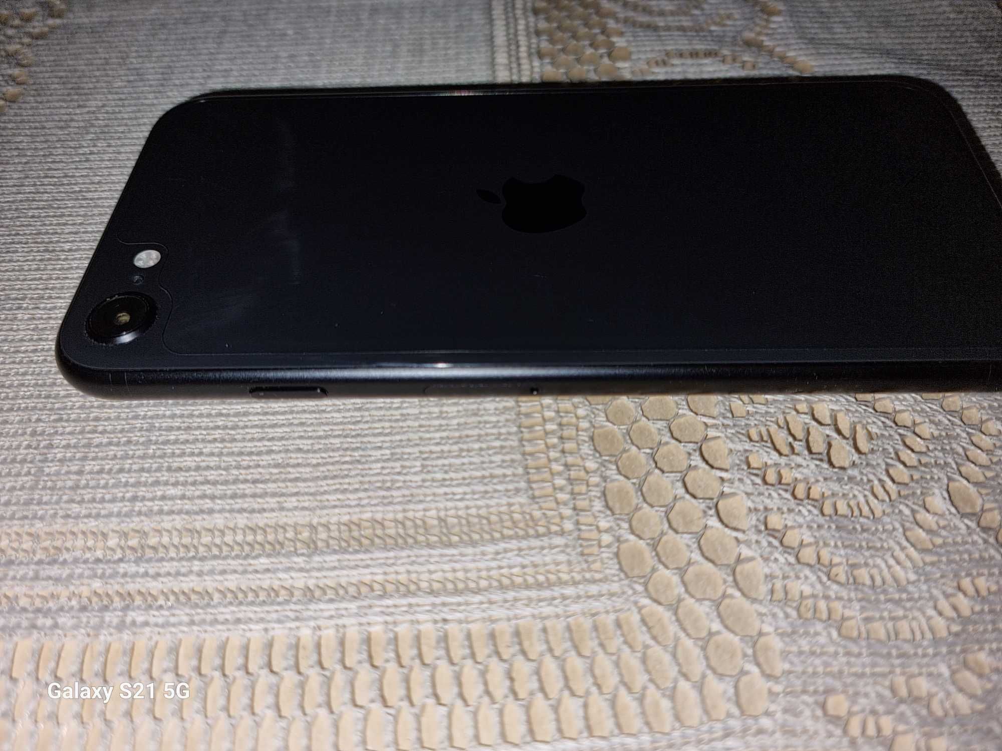 IPhone SE2 64gb black со всеми аксессуарами