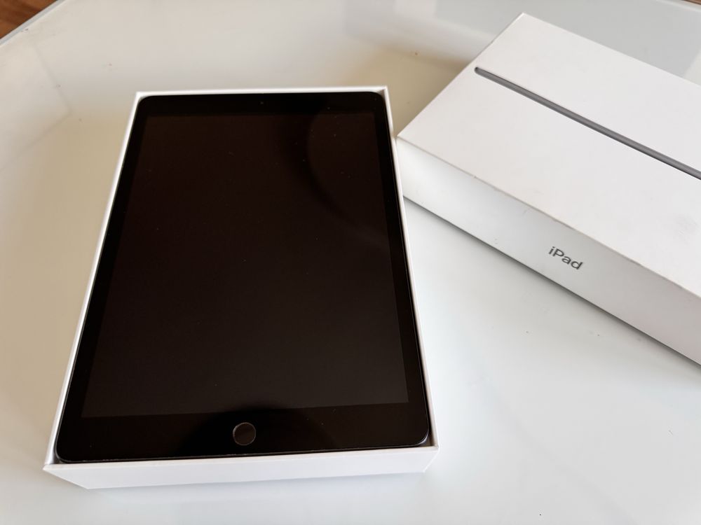Apple iPad 8. generacji Wi-Fi 128 GB