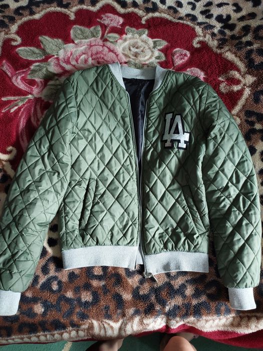 Продам крутий жіночий бомбер