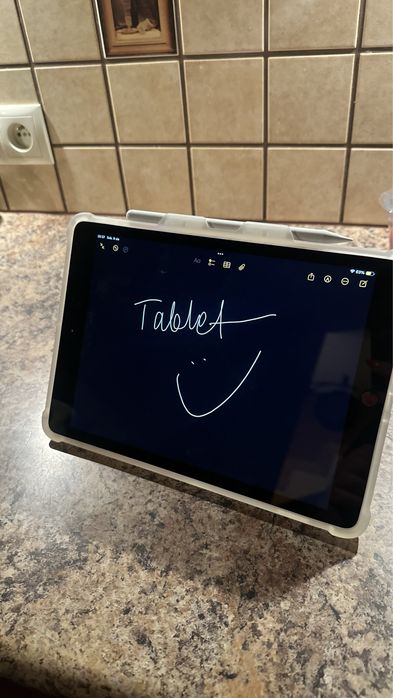 Tablet iPad Apple Retina 10.5” —- iOS 18.6 - Touch ID - PROCREATE