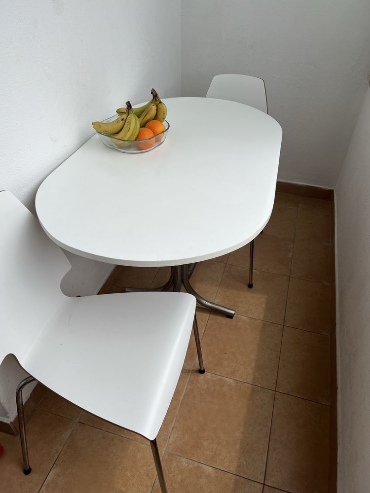 Mesa com 3 cadeiras
