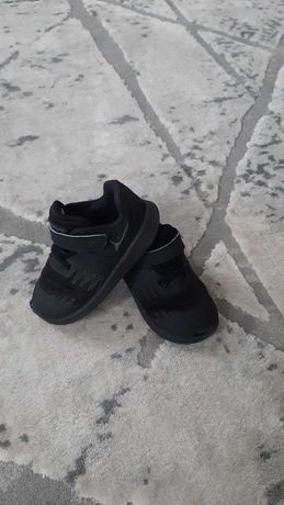Чорні дитячі кросівки Nike 22 розмір