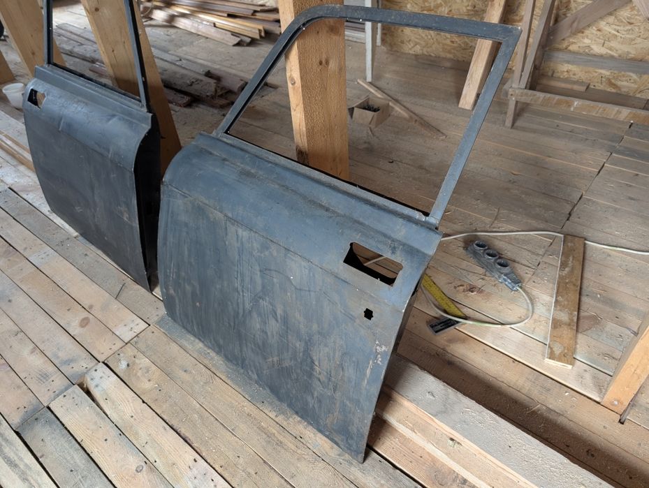 Двері ліві і праві на Москвич