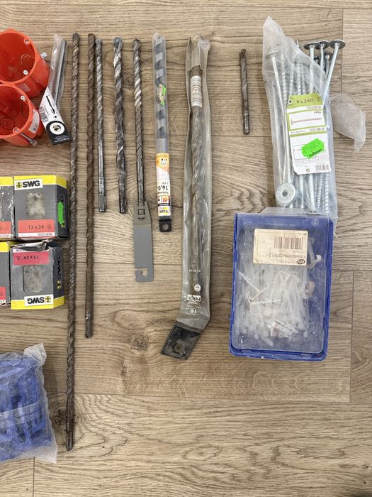 Wiertło, wkręty, mieszadła, puszka podtynkowa, system poziomujący