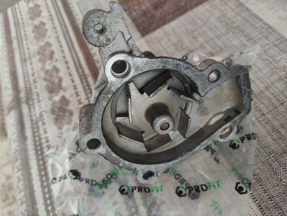 Помпа від 2.0 бензин