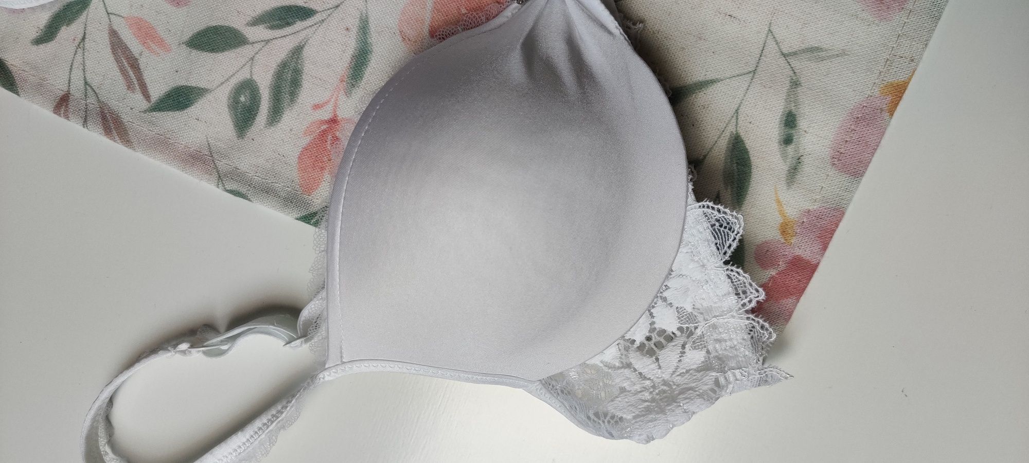Nowy biustonosz push up 65b