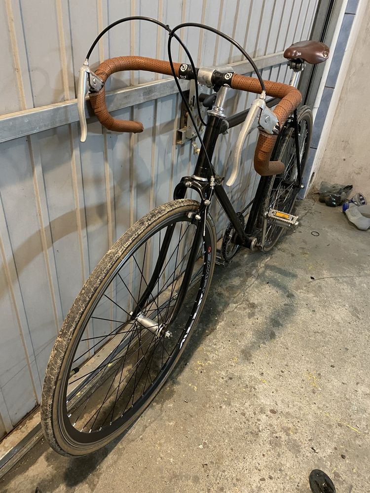 Rower szosowy w stylu retro