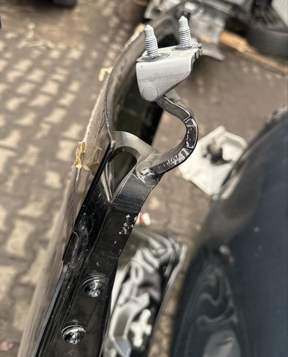 Zawiasy tylnej klapy prawy lewy