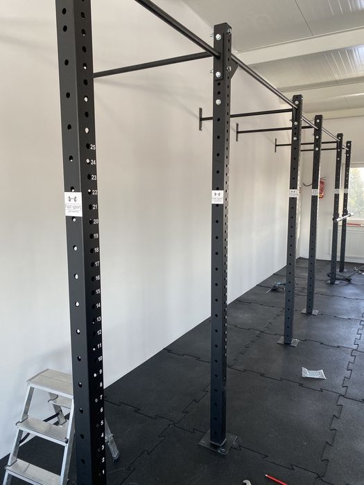 Brama wall Rig Racks klatka corssfit silownia