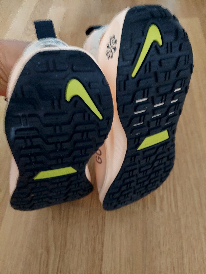 Nike React Infinity Run 4 Gore Tex Peach  43, 27.5.