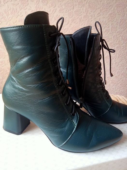 Ботинки шкіряні на стійкому підборі хутро