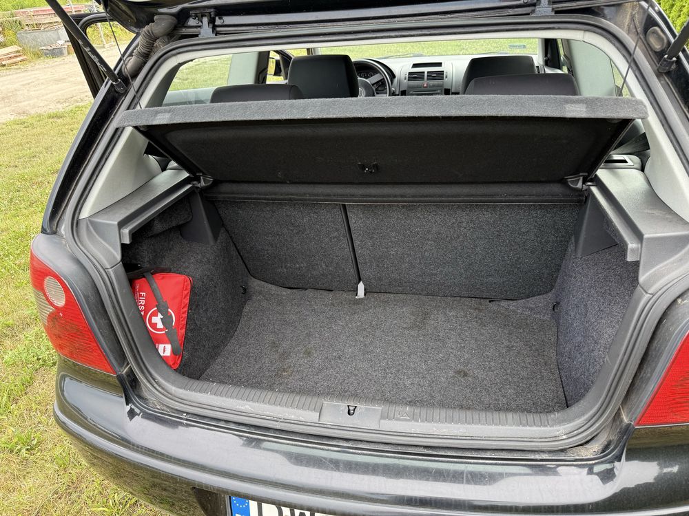 Vw polo 1.0 benzyna 16 lat w jednych  rekach klima