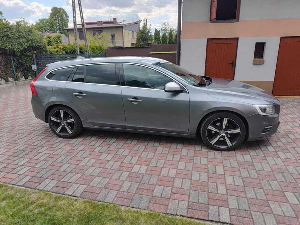 Volvo v60 r-design