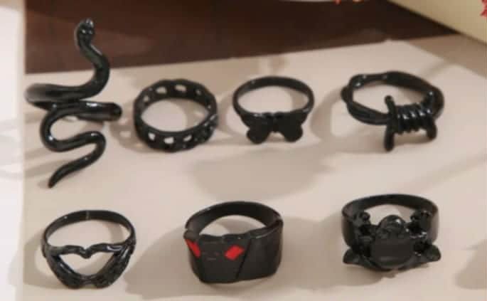 Słoik z biżuterią niespodzianka box mystery jar glam rock czachy krzyz