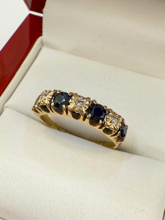 Złoty pierścionek z szafirami i diamentami