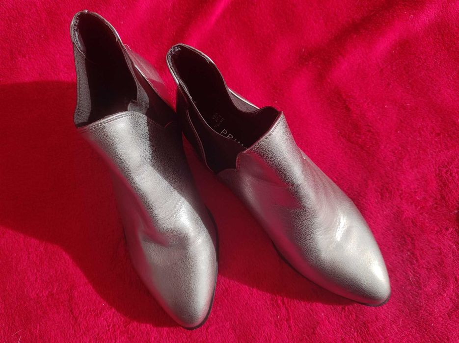 Черевики козаки жіночі на низьких підборах primark 5р (38) срібного