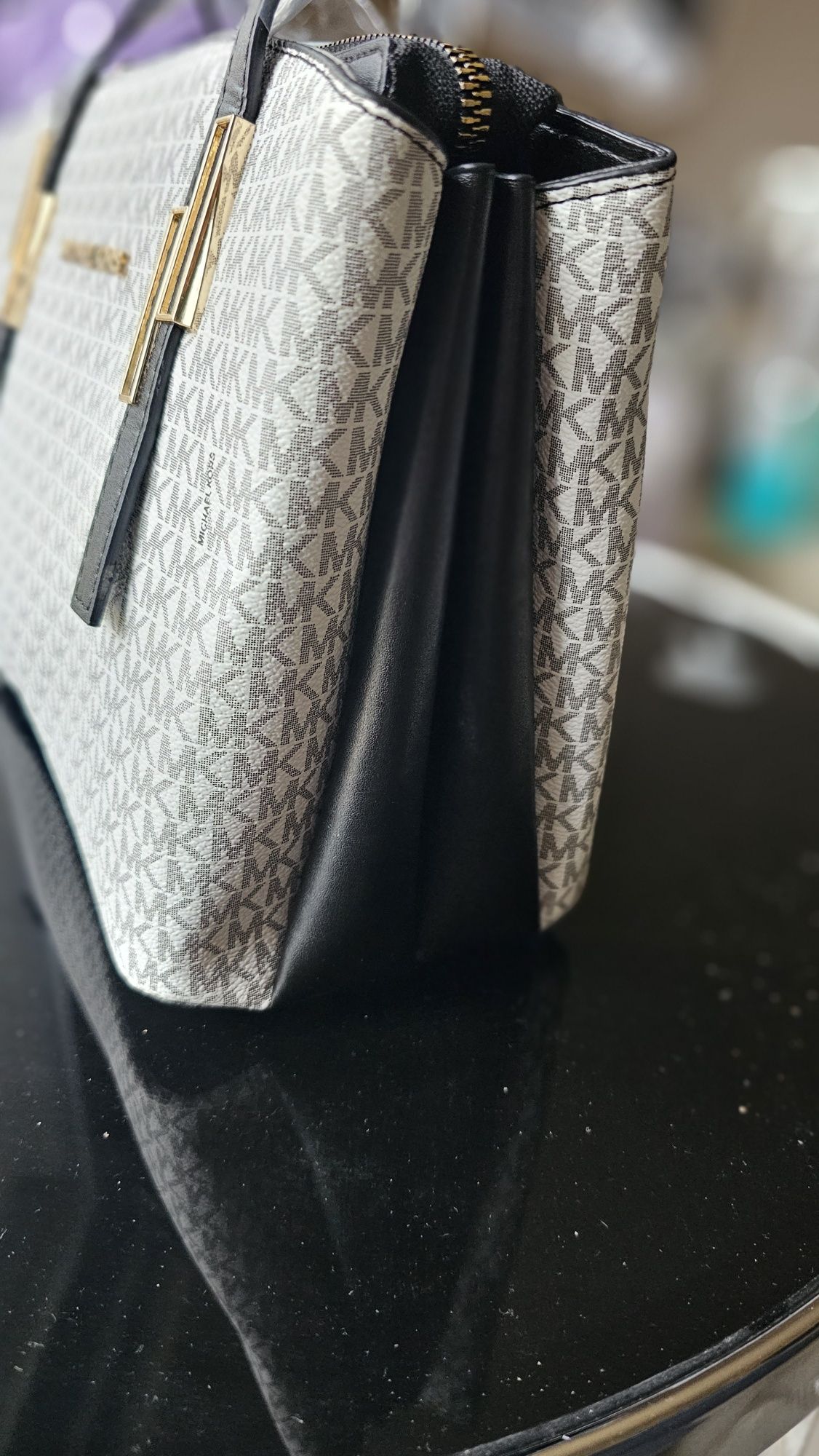 Torebka kuferek Michael kors białą czarna mk
