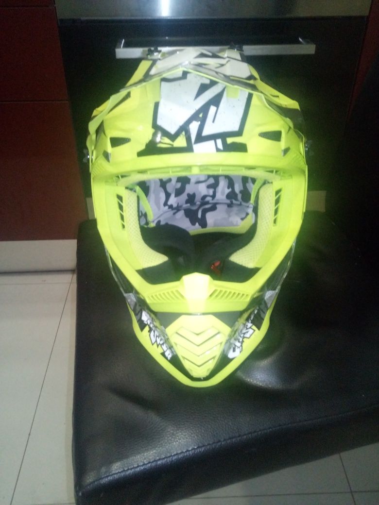 Capacete de motocross novo