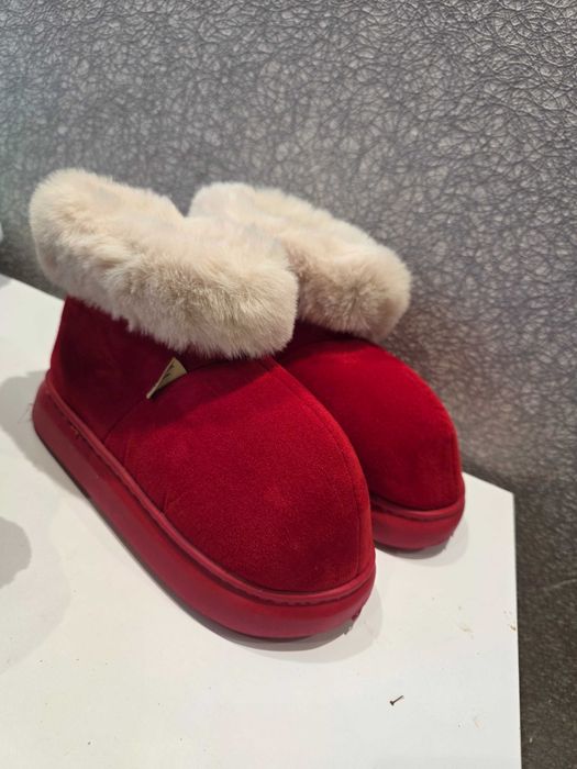 Взуття зима,уги червоні