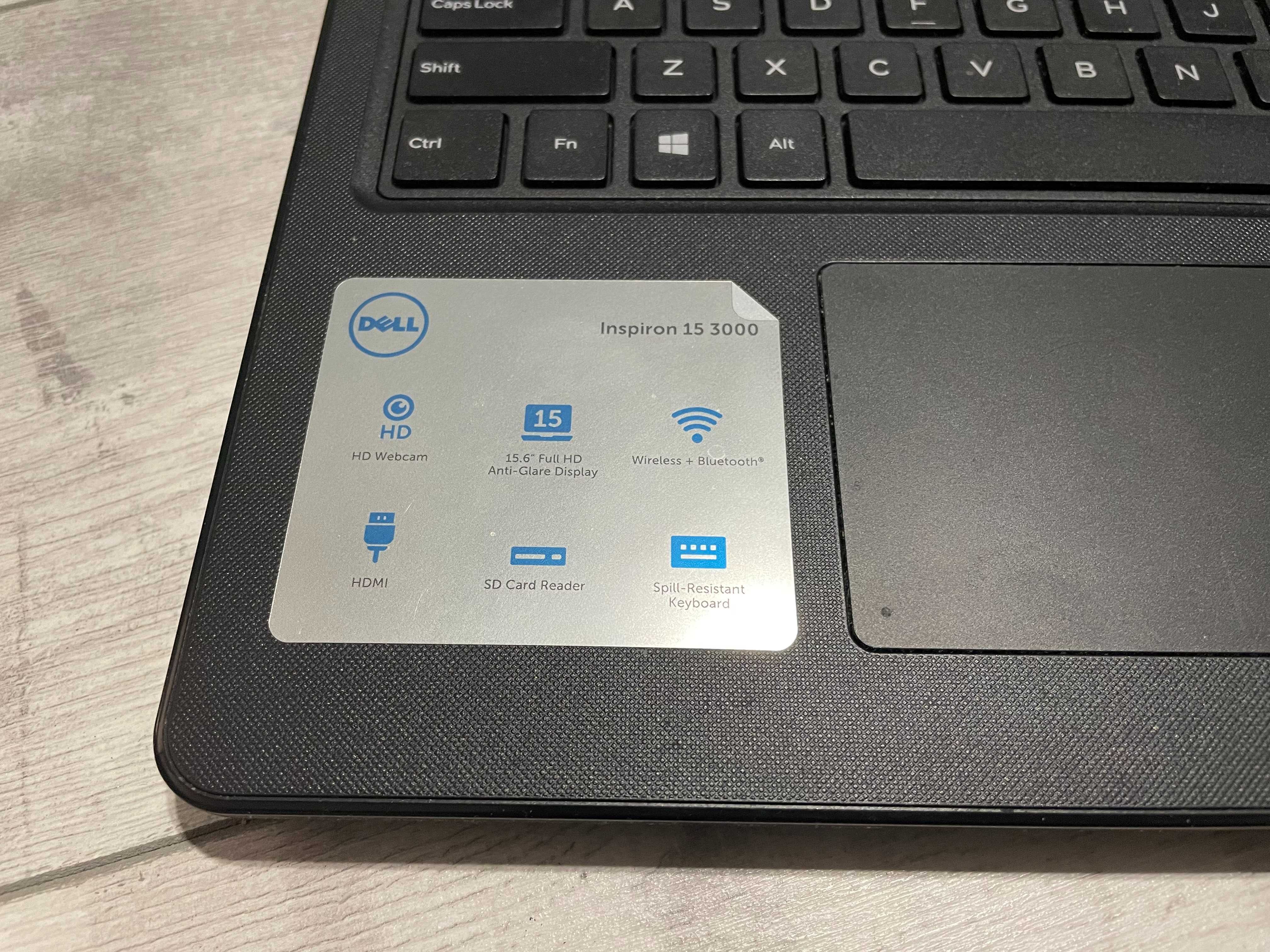 Laptop DELL Inspiron 15 3000