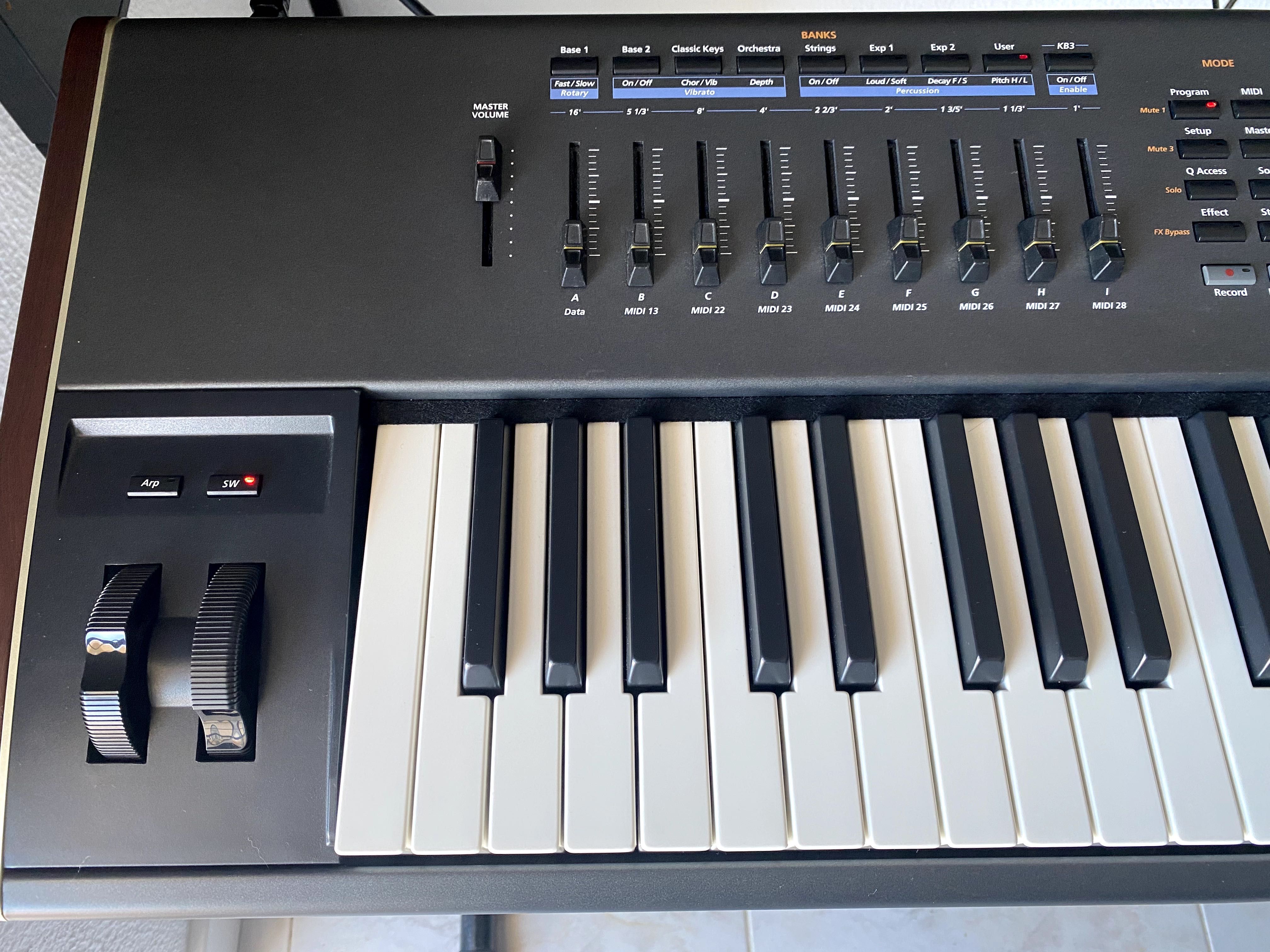 Teclado Kurzweil PC3A7