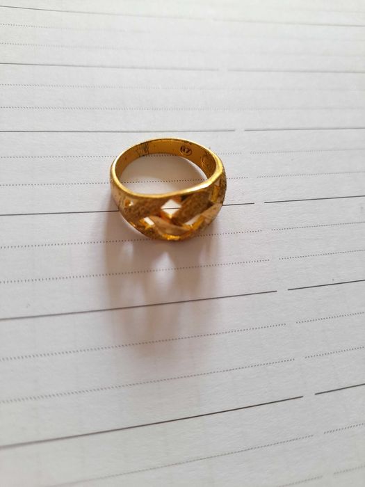 Anel dourado para mulher vintage