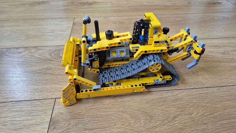 Lego Technic 42028 Buldożer