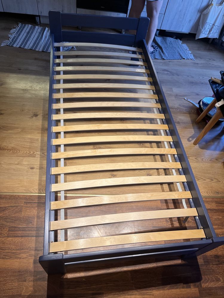 Łóżko pojedyńcze drewniane z materacem 96x205 cm