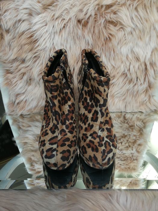 Kozaczki, botki, szpilki panterka roz 39.