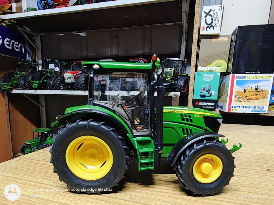 Model traktor John Deere 6125R