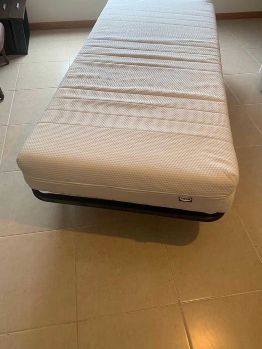 Cama de solteiro com colchão