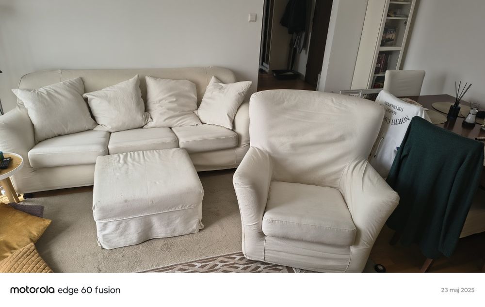 Sofa Ektorp Ikea z poduchami i pufą