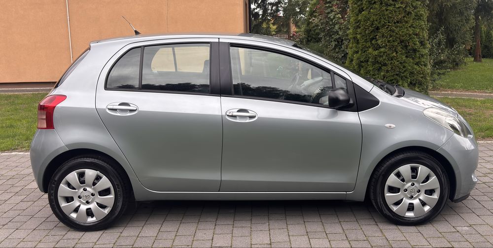Toyota Yaris 1.3 VVTi 87 KM-Klimatyzacja-132 000 KM-5 drzwi