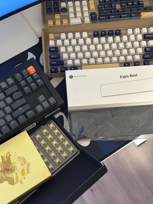 Keychron K8 (K8G1) Red Switch + Yellow Switch, Кейкапи, Palm Rest