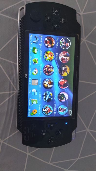 Consola Portátil com muitos muitos jogos (Como Nova)