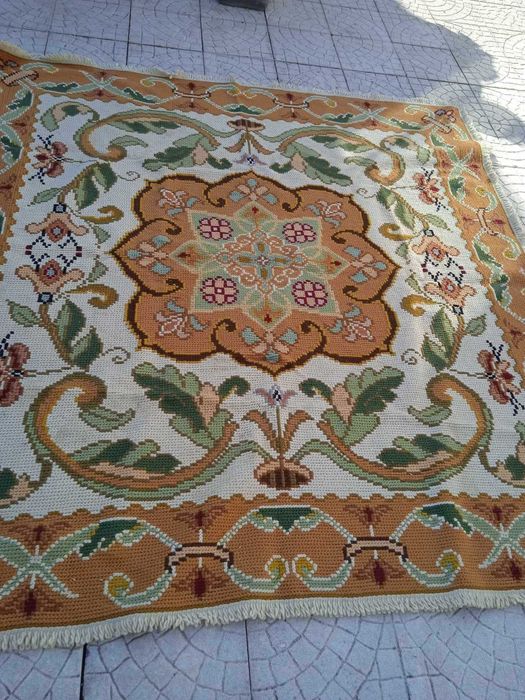 Conjunto de 2 tapetes e almofada de Arraiolos