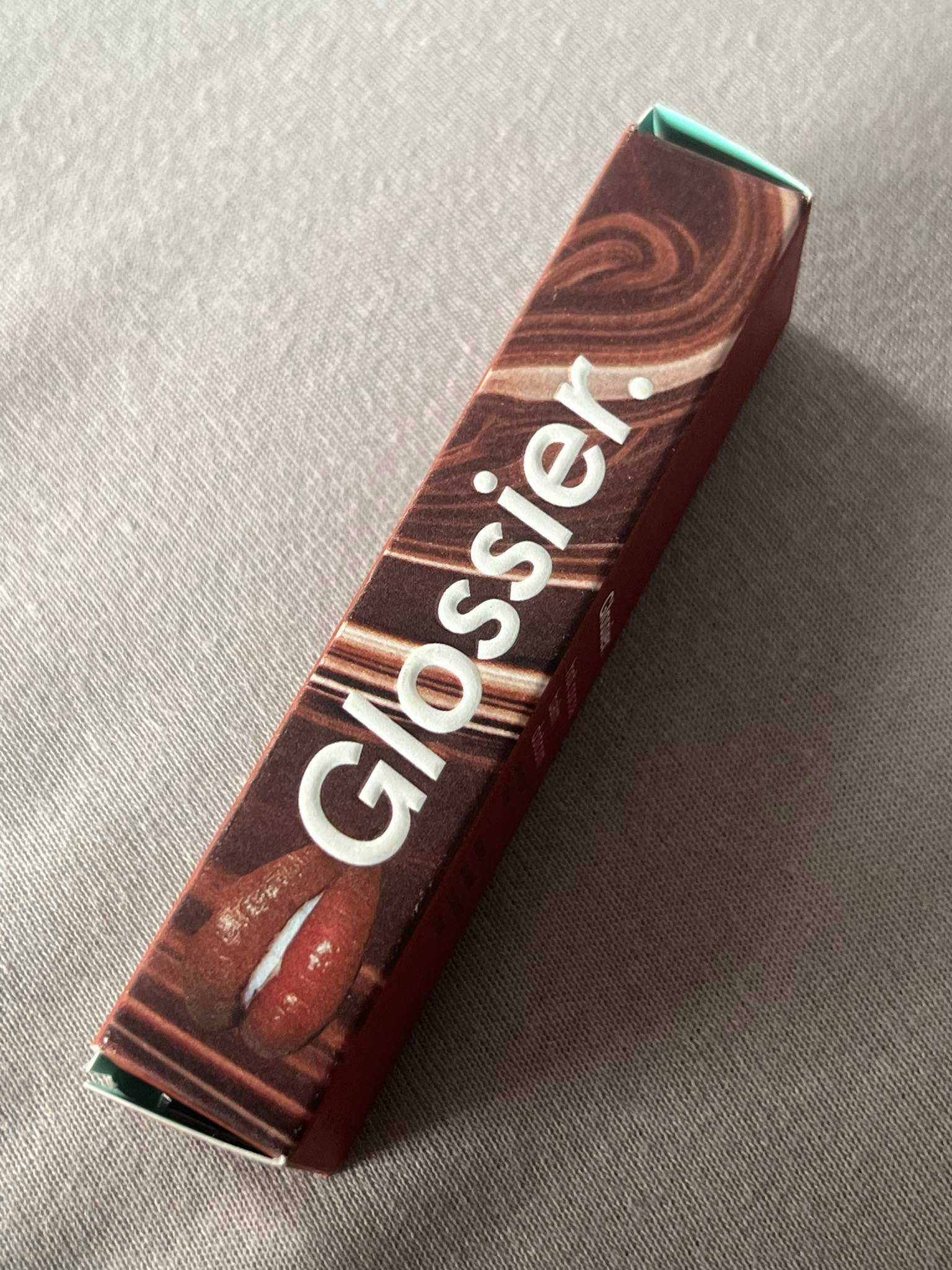 Puste opakowanie glossier makijaż bez produktu