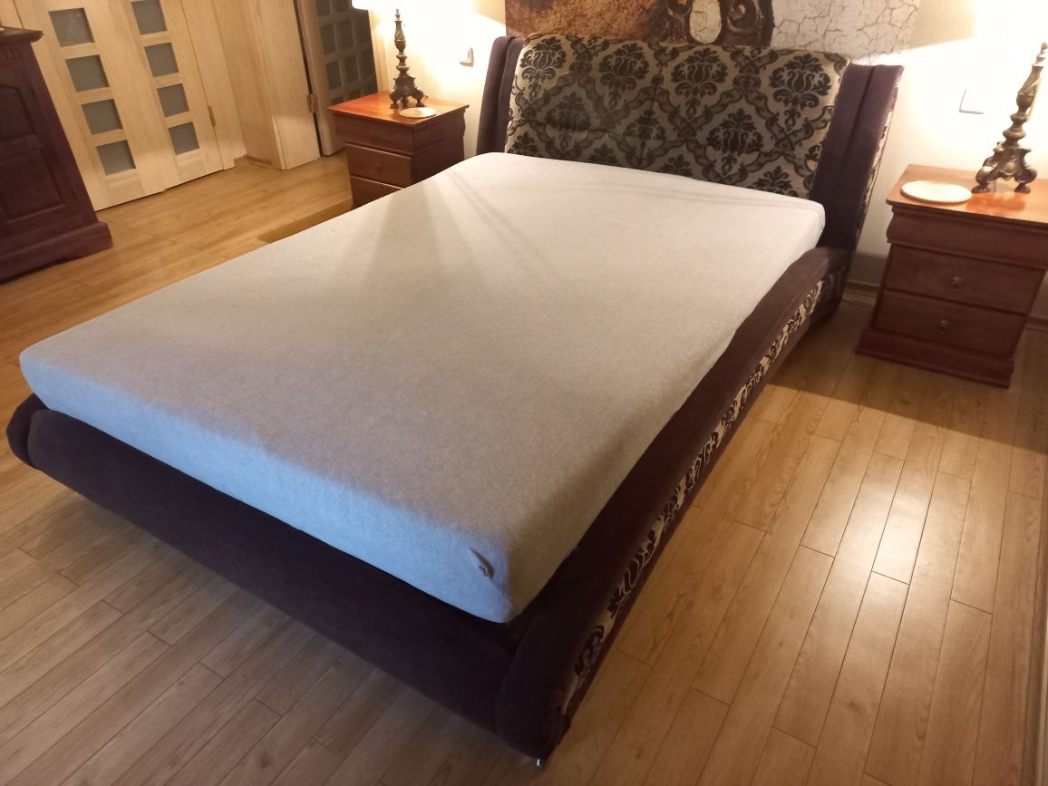 Sprzedam łóżko z materacem 140x200