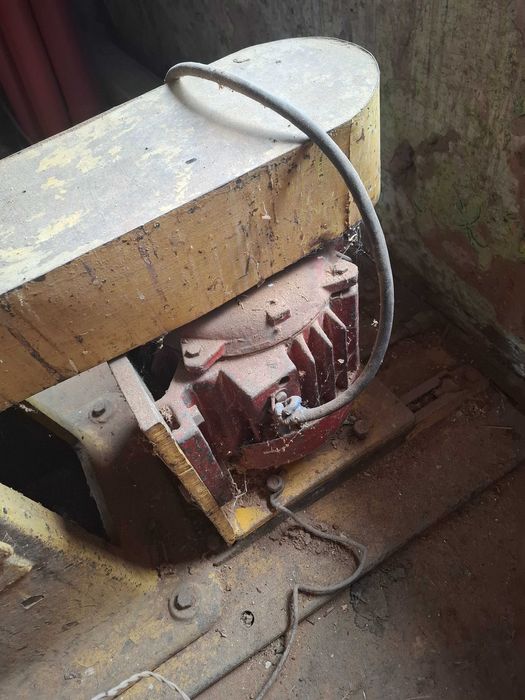 Фрезерний станок по дереву